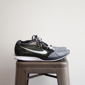 NIKE | BLACK VOLT FLYKNIT RACER